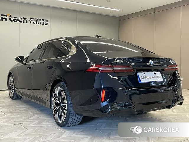 BMW 5 series 2024 Черный из Китая, фото 5