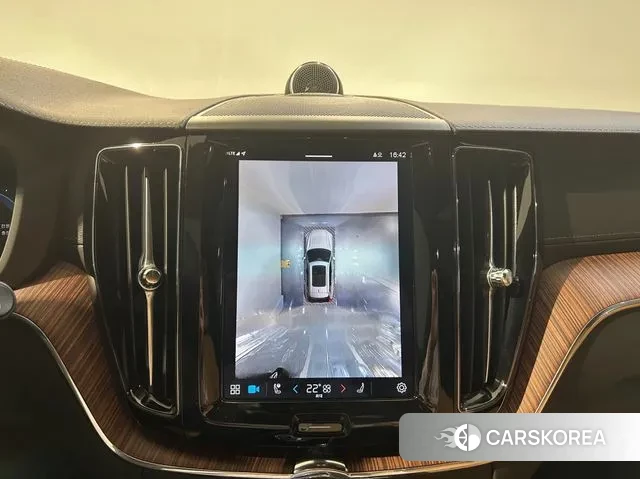 Volvo XC60 second Generation 2025 Белый из Кореи, фото 5