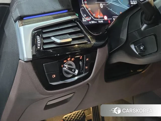 BMW 5 Series (G30) 2022 Белый из Кореи, фото 5