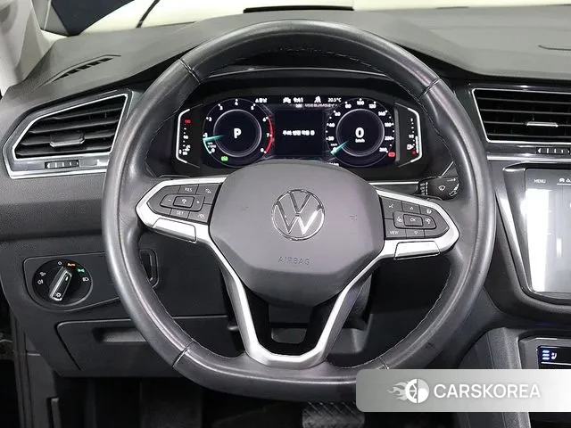 Volkswagen Tiguan Allspace 2023 Черный из Кореи, фото 5