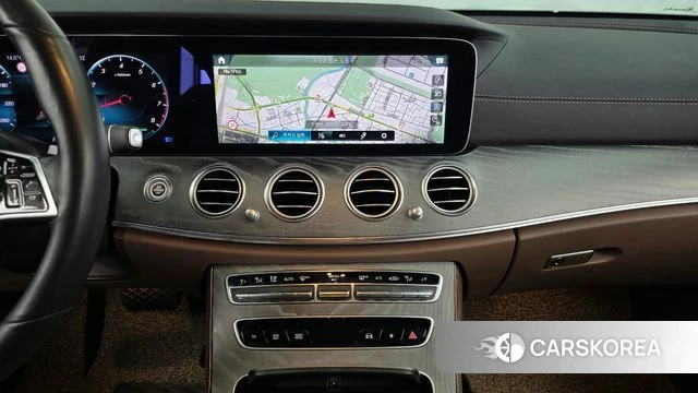 Mercedes-Benz E-Class W213 2022 Серебряный из Кореи, фото 5