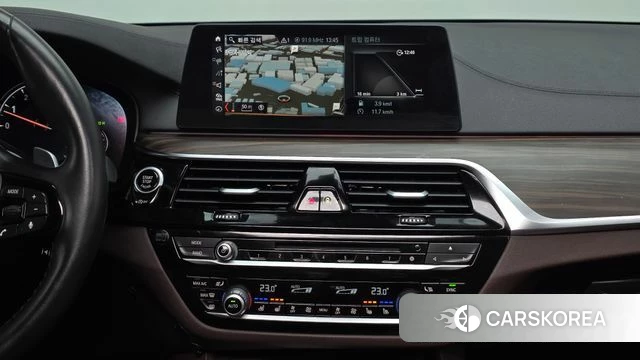 BMW 5 Series (G30) 2018 Серебристо-серый из Кореи, фото 5