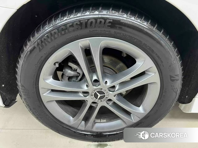 Mercedes-Benz Class A 2022 Белый из Китая, фото 5