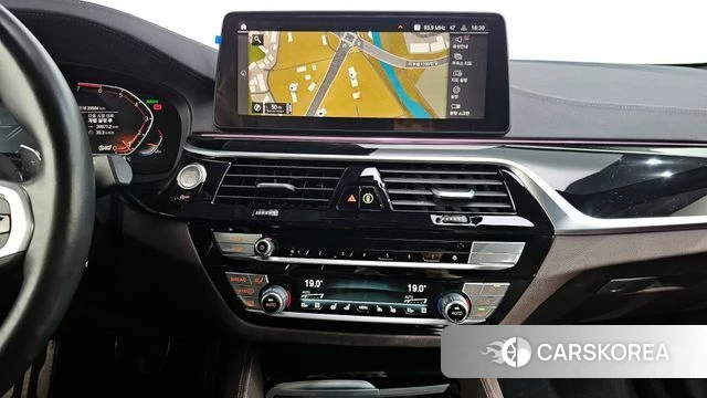 BMW 5 Series (G30) 2022 Белый из Кореи, фото 5