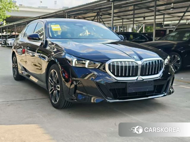 BMW 5 series 2026 Черный из Китая, фото 5
