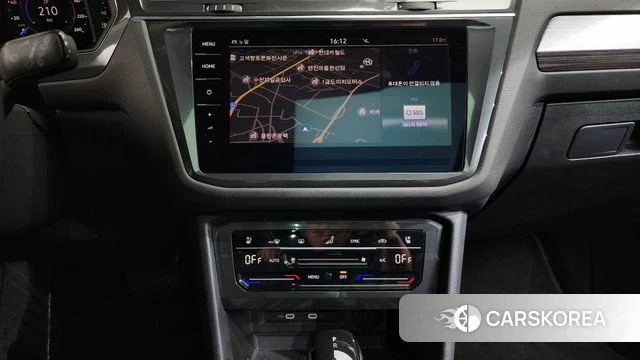 Volkswagen Tiguan Allspace 2023 Белый из Кореи, фото 5