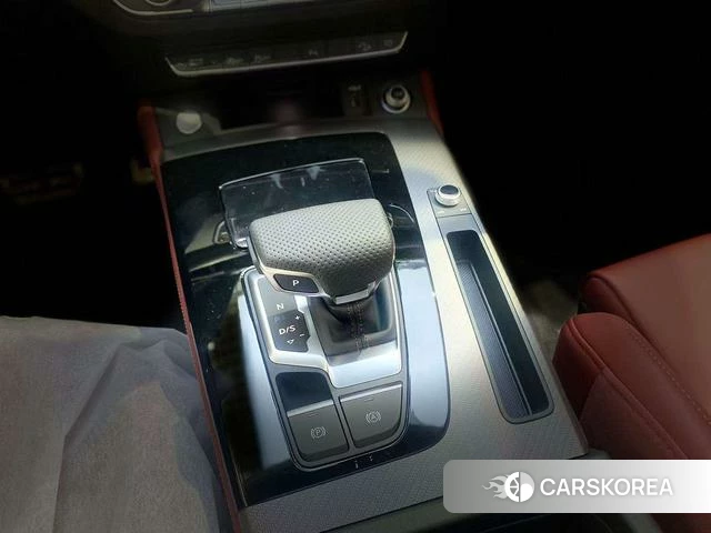 Audi Q5L 2025 Темно-серый из Китая, фото 5