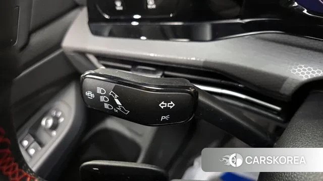 Volkswagen Golf 8th Generation 2023 Белый из Кореи, фото 5