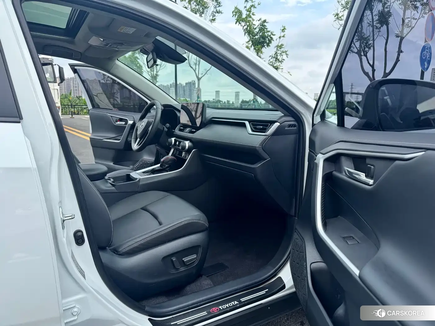 Toyota RAV4 2024 Белый из Китая, фото 5