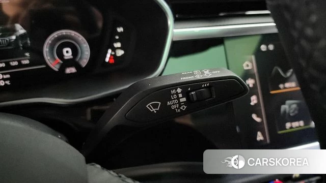 Audi Q3 (F3) 2024 Серый из Кореи, фото 5