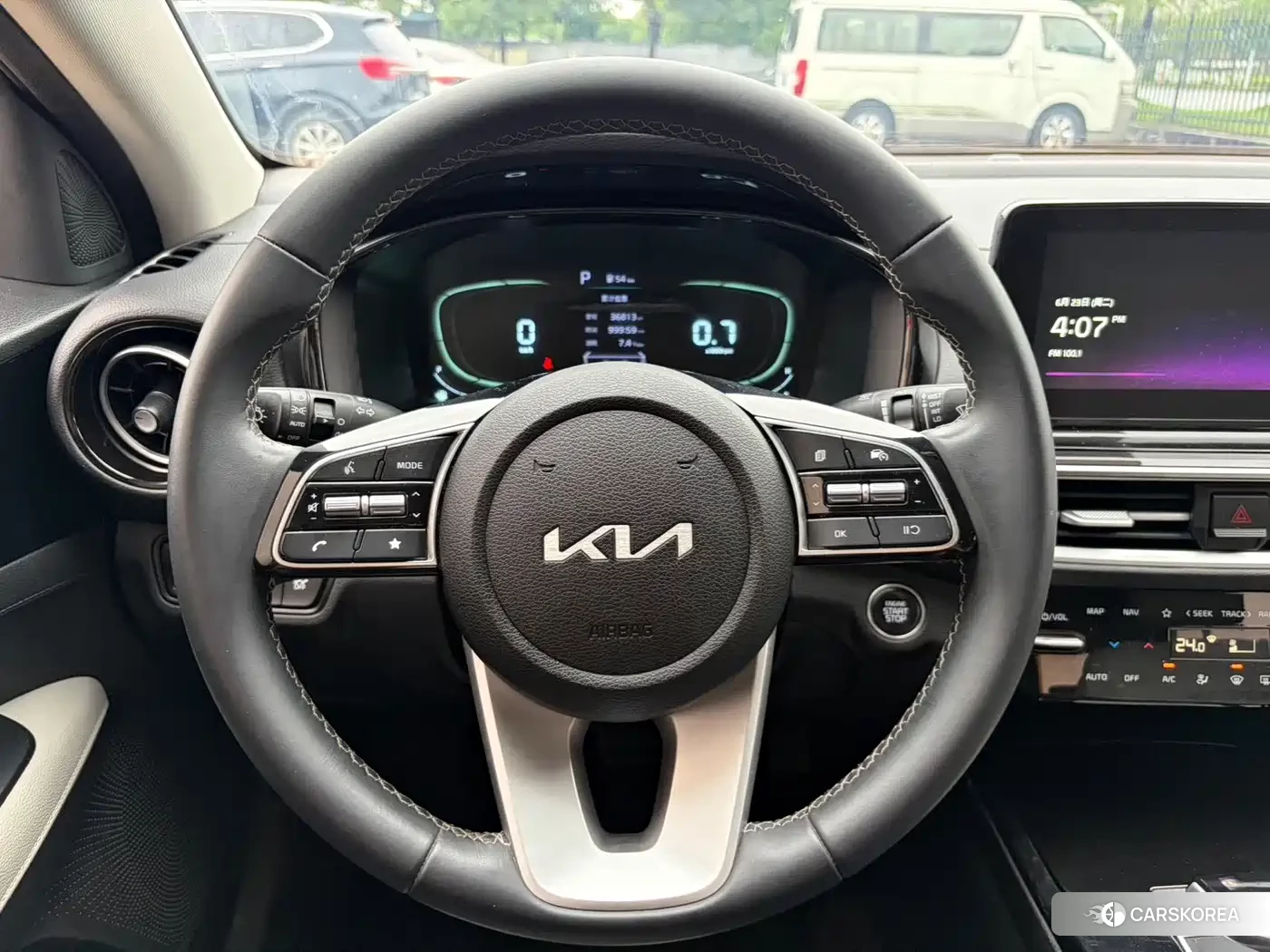 Kia K3 2023 Белый из Китая, фото 5
