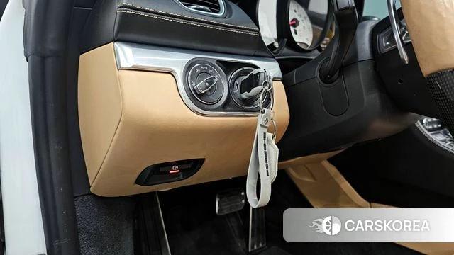 Porsche 718 Boxster 2018 Серебристо-серый из Кореи, фото 5