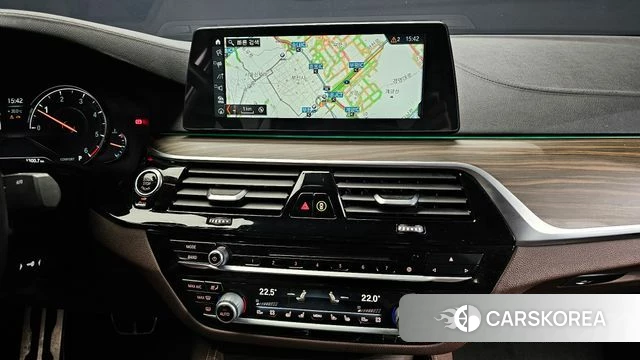 BMW 5 Series (G30) 2018 Белый из Кореи, фото 5