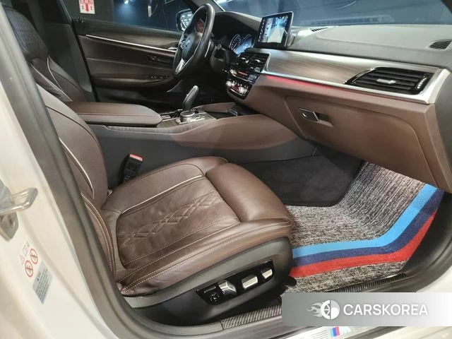 BMW 5 Series (G30) 2018 Белый из Кореи, фото 5