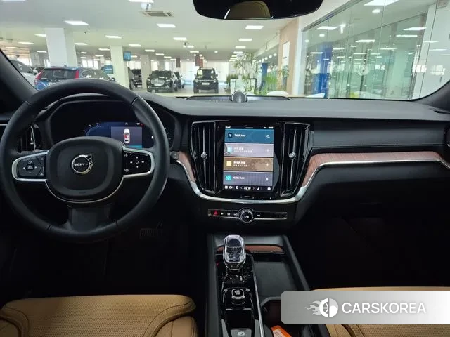 Volvo V60 Cross-Country 2nd Generation 2025 Белый из Кореи, фото 5