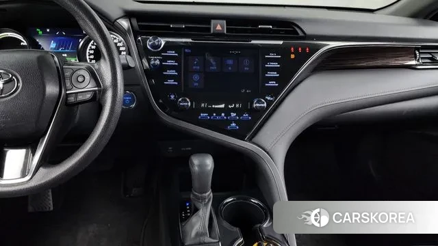 Toyota Camry (XV70) 2019 Серебристо-серый из Кореи, фото 5