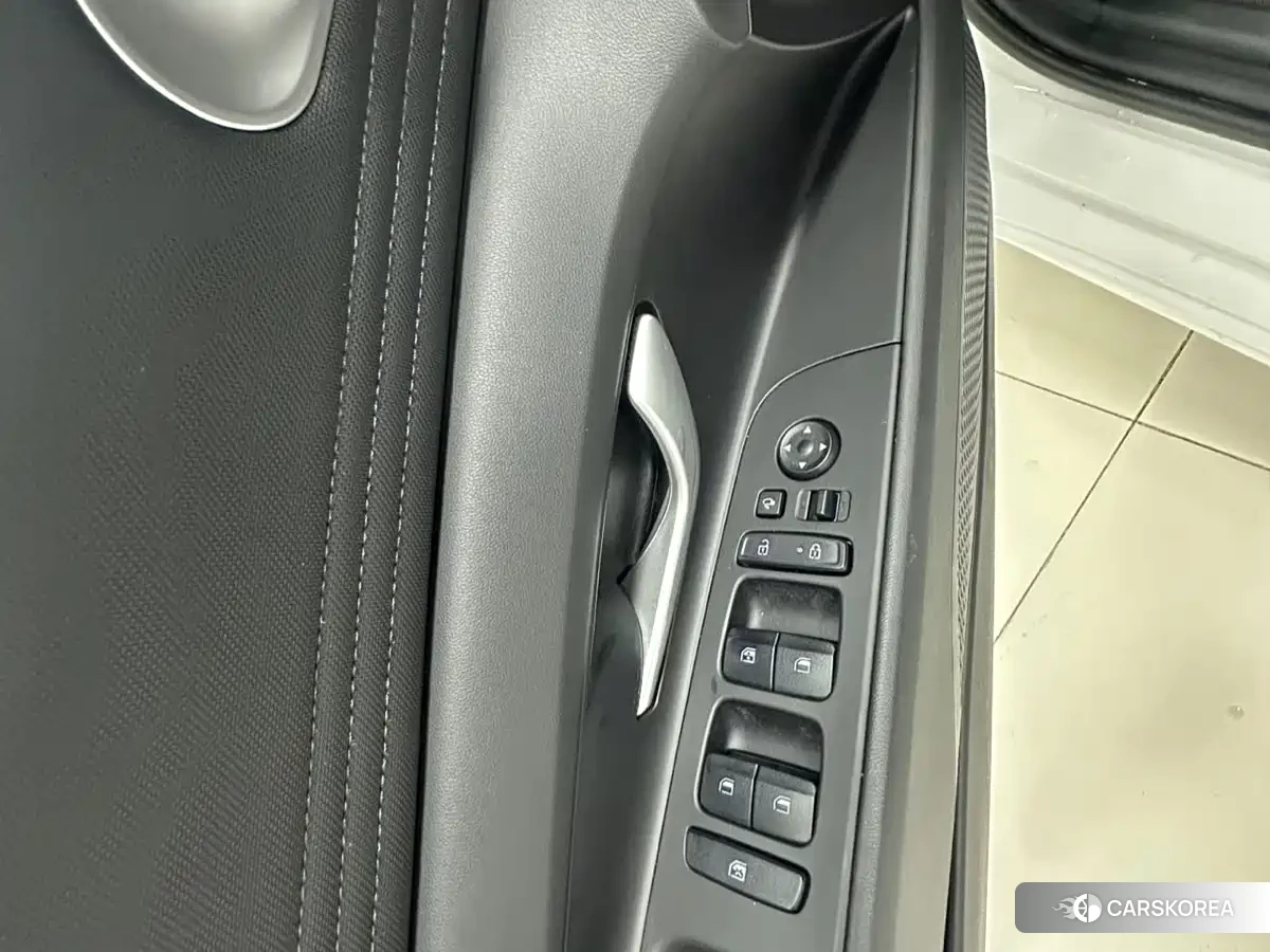 Hyundai Elantra 2023 Белый из Китая, фото 5