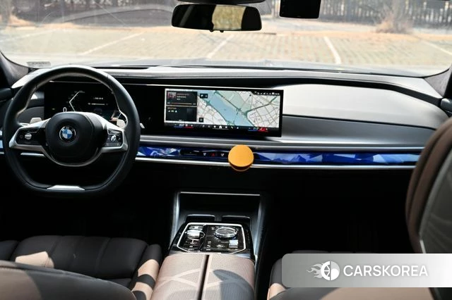 BMW 7 Series (G70) 2023 Цвет галактики из Кореи, фото 5