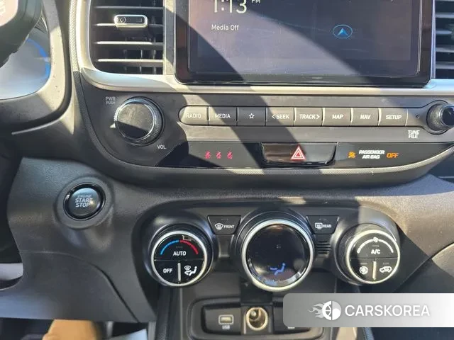 Hyundai Venue 2023 Белый из Кореи, фото 5