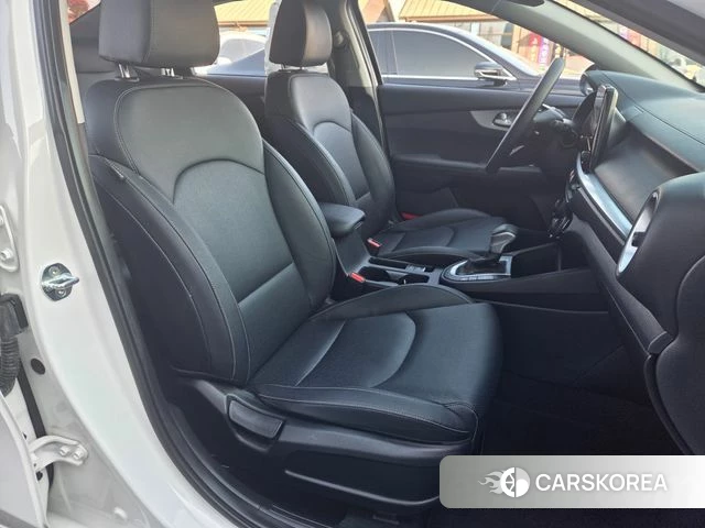 Kia The New K3 2nd generation 2022 Белый из Кореи, фото 5