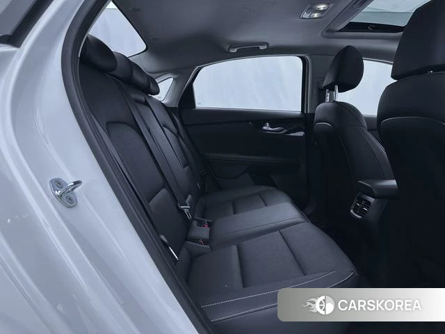 Kia K3 2023 Белый из Китая, фото 5