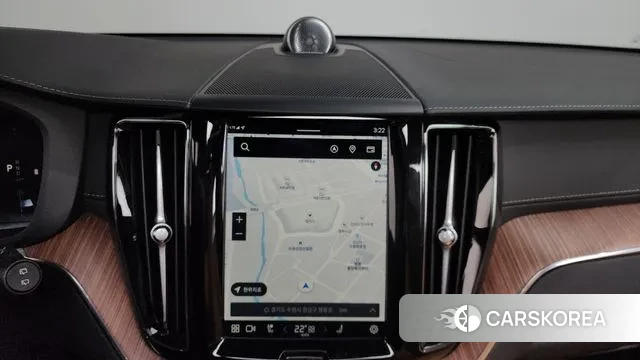 Volvo XC60 second Generation 2024 Белый из Кореи, фото 5