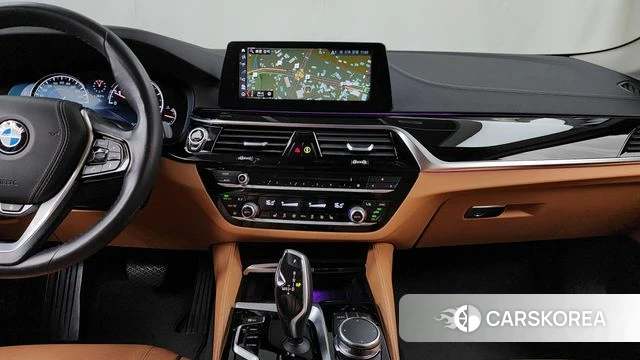 BMW 5 Series (G30) 2018 Белый из Кореи, фото 5