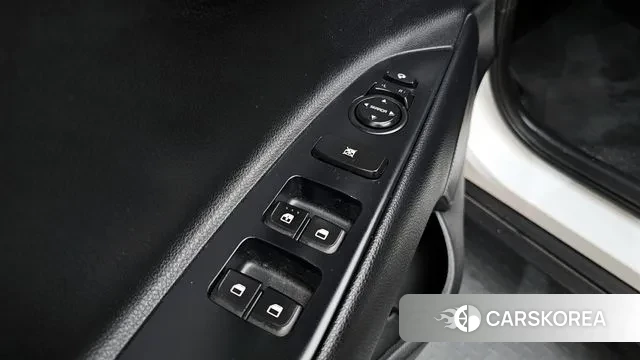 Kia Stonic 2018 Белый из Кореи, фото 5