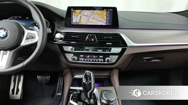 BMW 5 Series (G30) 2019 Белый из Кореи, фото 5