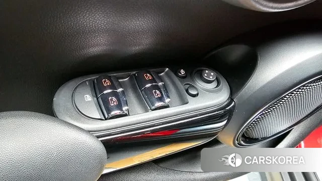 Mini Cooper 2023 Красный из Кореи, фото 5