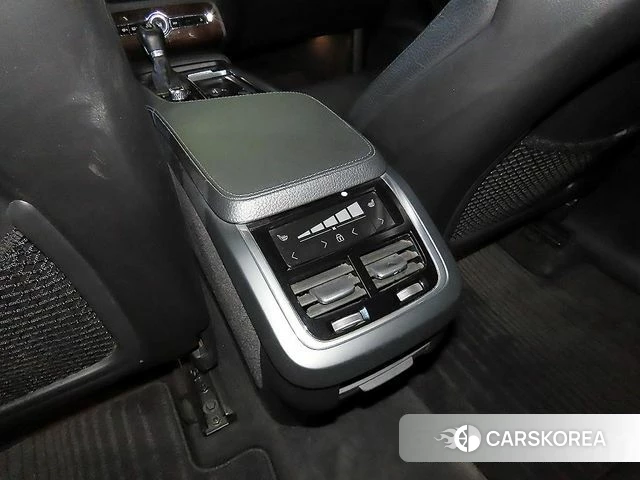 Volvo XC90 second Generation 2018 Светло-серебряный цвет из Кореи, фото 5