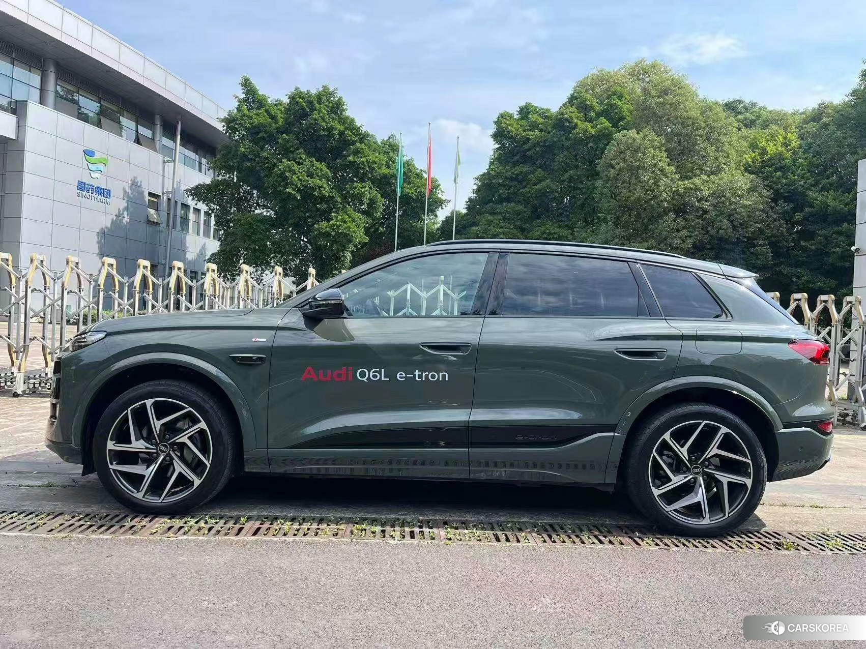 Audi Q6L e-tron 2025 Зеленый из Китая, фото 5