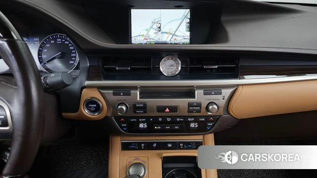 Lexus New ES300h 2018 Белый из Кореи, фото 5