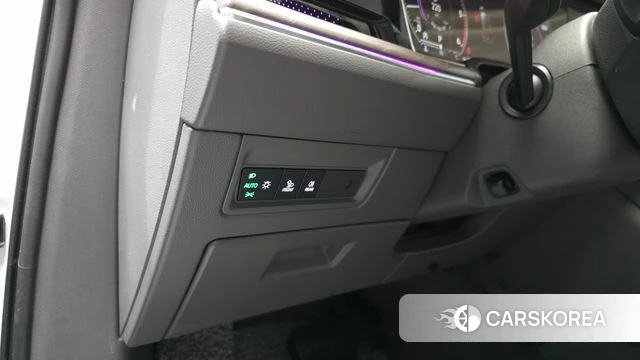 Volkswagen Touareg 3rd generation 2021 Белый из Кореи, фото 5