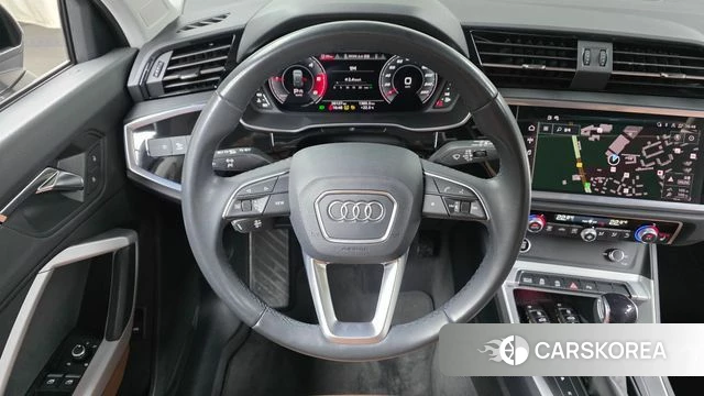 Audi Q3 (F3) 2023 Черный из Кореи, фото 5