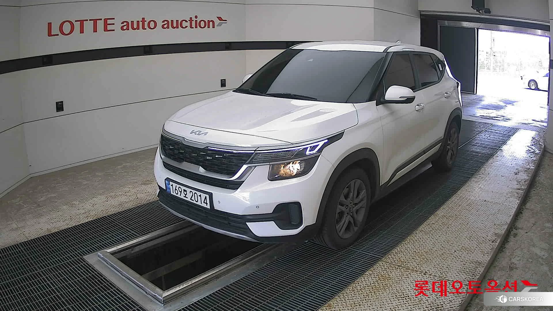 Kia Seltos 2023 Snow White Pearl из Кореи, фото 5