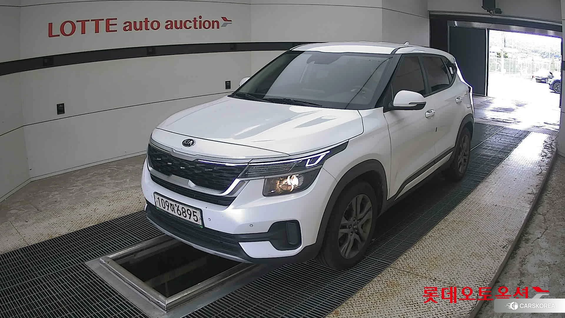 Kia Seltos 2022 Белый из Кореи, фото 5