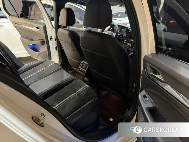 Volkswagen Golf 2023 Белый из Китая, фото 5
