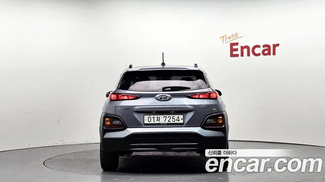 Hyundai Kona 2018 Серебристо-серый из Кореи, фото 5