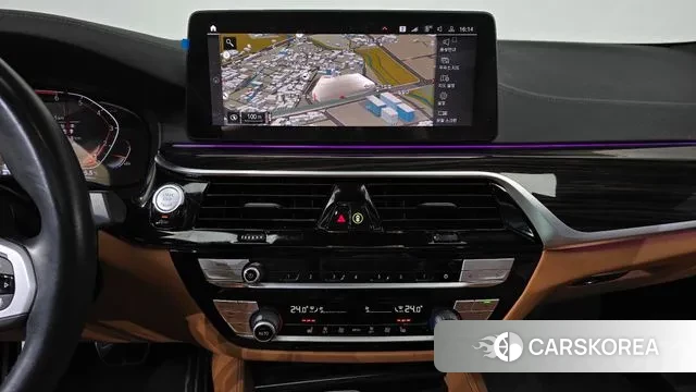 BMW 5 Series (G30) 2022 Белый из Кореи, фото 5