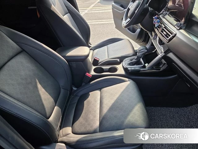 Kia Seltos 2022 Черный из Кореи, фото 5