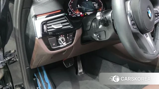 BMW 5 Series (G30) 2023 Синий из Кореи, фото 5