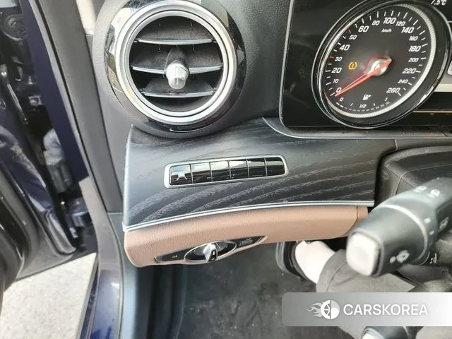 Mercedes-Benz E-Class W213 2018 Синий из Кореи, фото 5