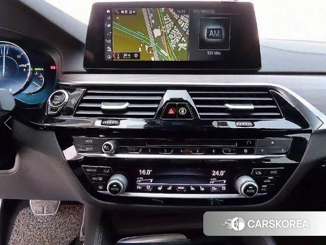 BMW 5 Series (G30) 2018 Белый из Кореи, фото 5