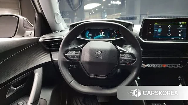 Peugeot e-2008 second generation 2022 Белый из Кореи, фото 5