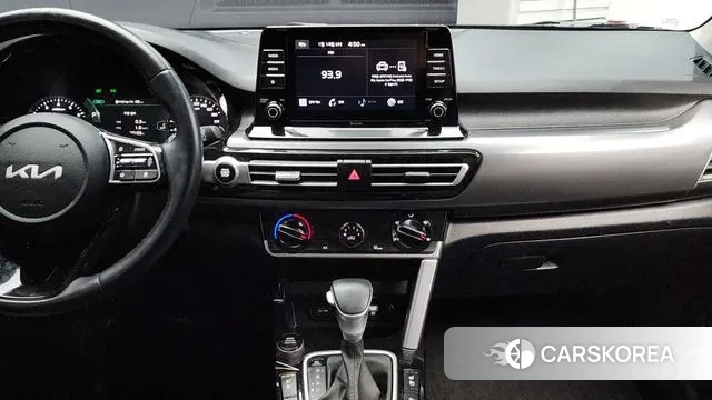 Kia Seltos 2022 Белый из Кореи, фото 5