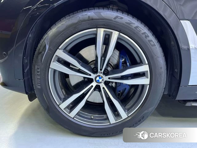 BMW X7 2023 Черный из Китая, фото 5