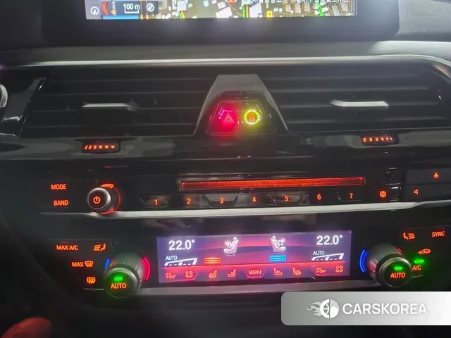 BMW 5 Series (G30) 2018 Серебристо-серый из Кореи, фото 5