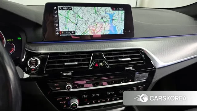 BMW 5 Series (G30) 2018 Белый из Кореи, фото 5