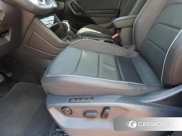 Volkswagen Tiguan Allspace 2023 Белый из Кореи, фото 5